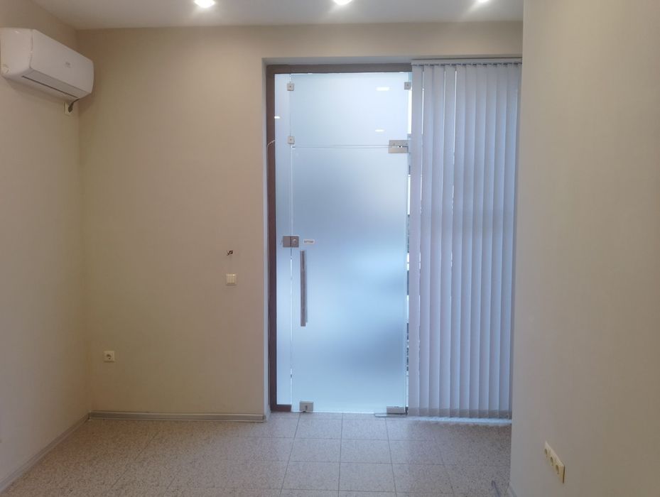 Дава се под наем Офис в Благоевград, Идеален център - 19 кв.м за 178.5 € - Снимка #3