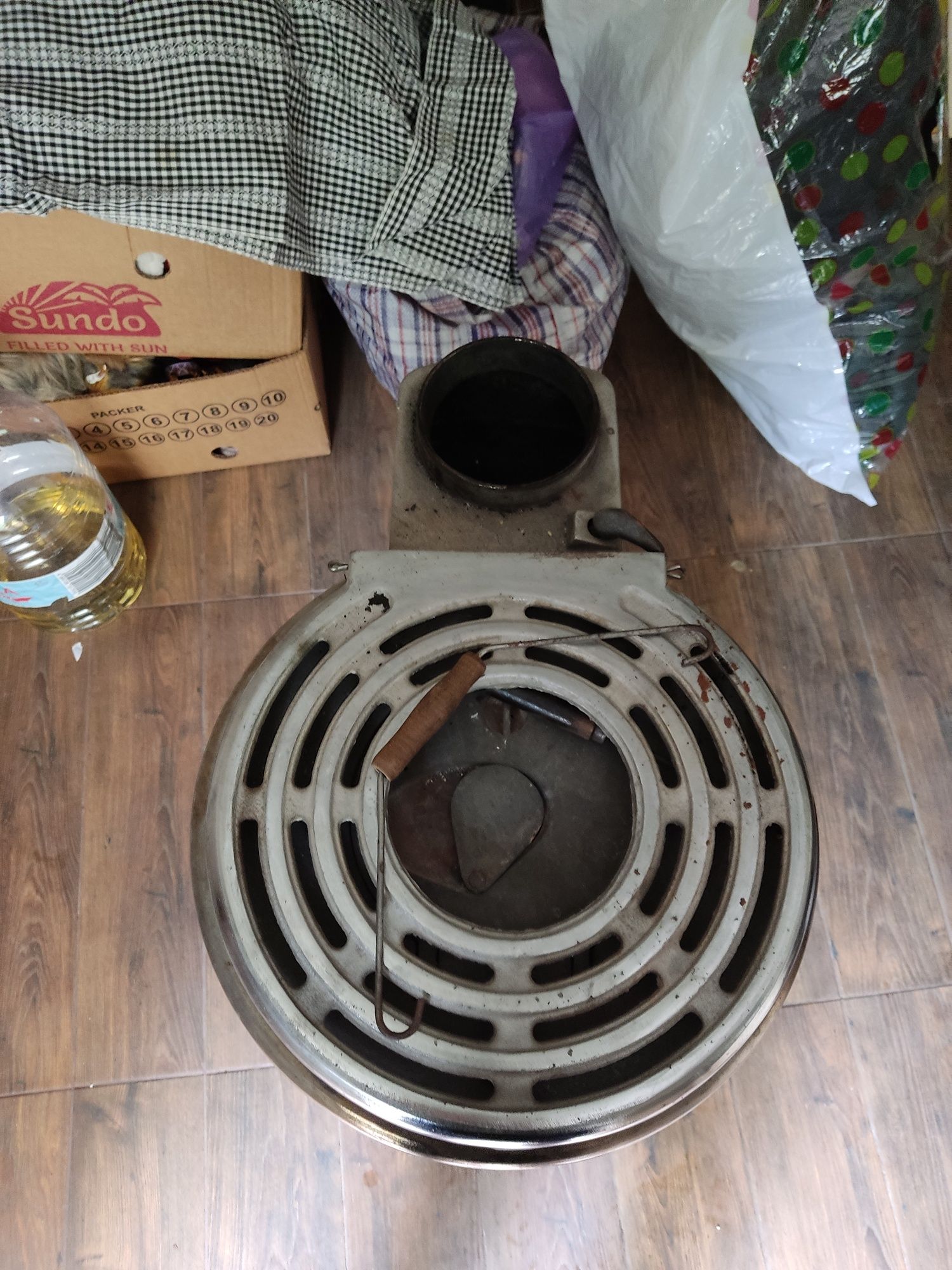 Продавам печка на въглища и дърва.