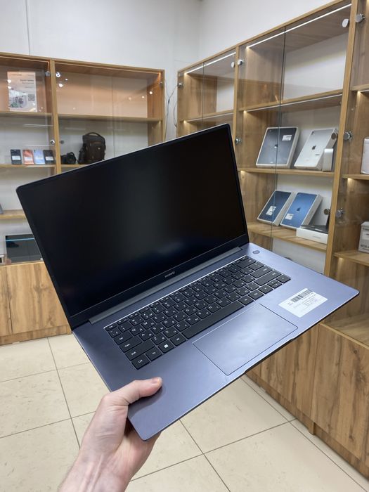 Huawei i3-11 / ram 8 / ssd 256