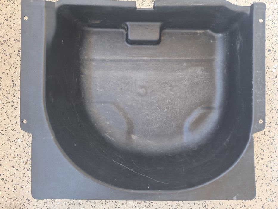 Продавам корито за резервна гума на Honda C-RV