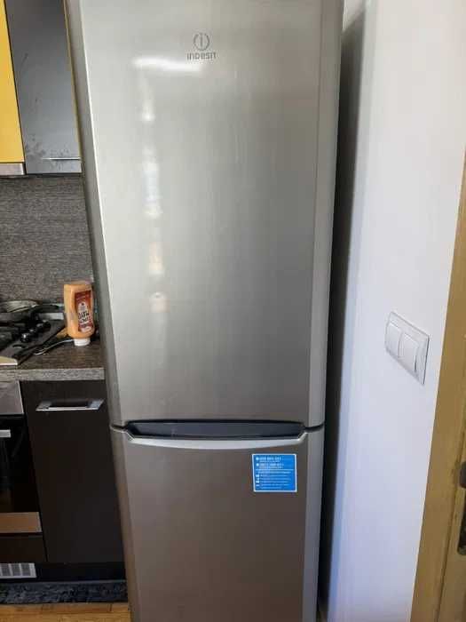 хладилник марка Indesit