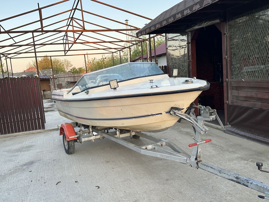 Vand barca / sau schimb cu laguna/ sau un motor de 40 cp an mai nou