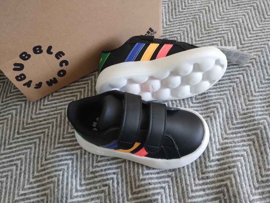 Adidas детски маратонки номер 25