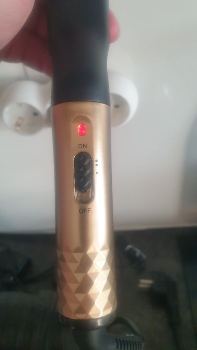 Vând aparat pentru îndreptat barba