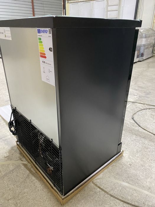 Vitrina frigorifica minibar cu usa de sticla