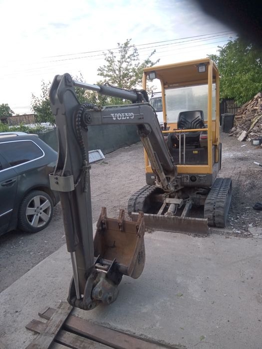 Închiriez miniexcavator,mașina bascula
