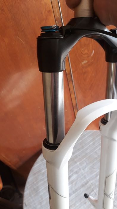 Обменяю оригинал вилку Rock shox на шоссе дуалы автоматы