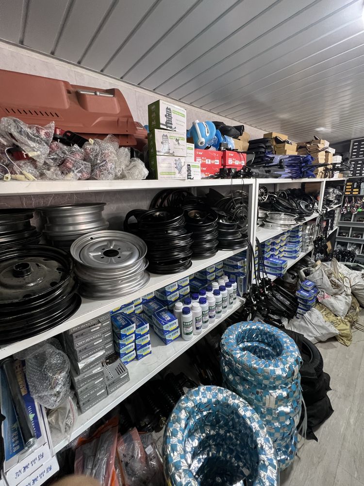 skuter  mototsikl motorol lar uchun. kamer lar disk va balon lar