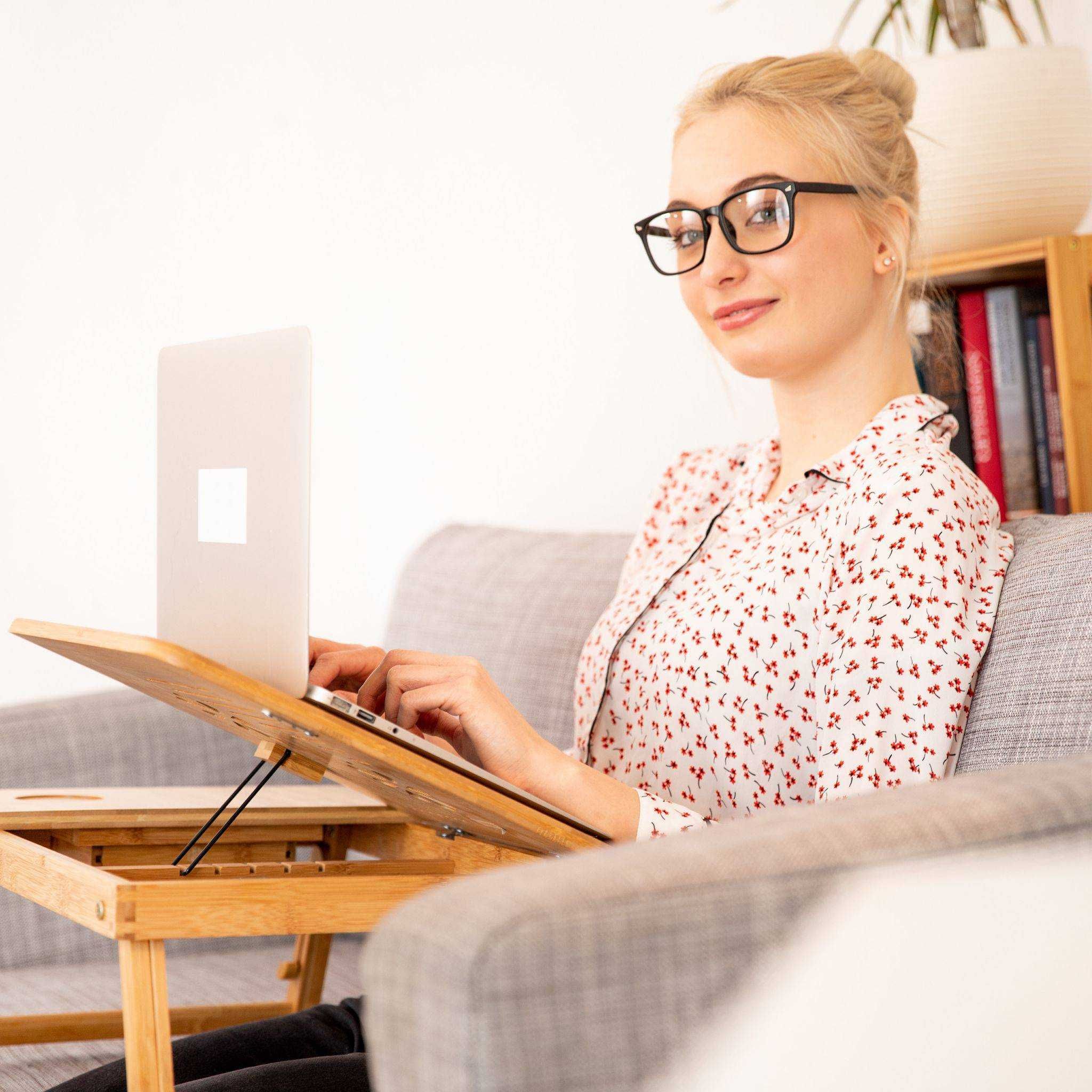 Masa laptop bambus inaltime reglabila ventilatie suport pahare sertar