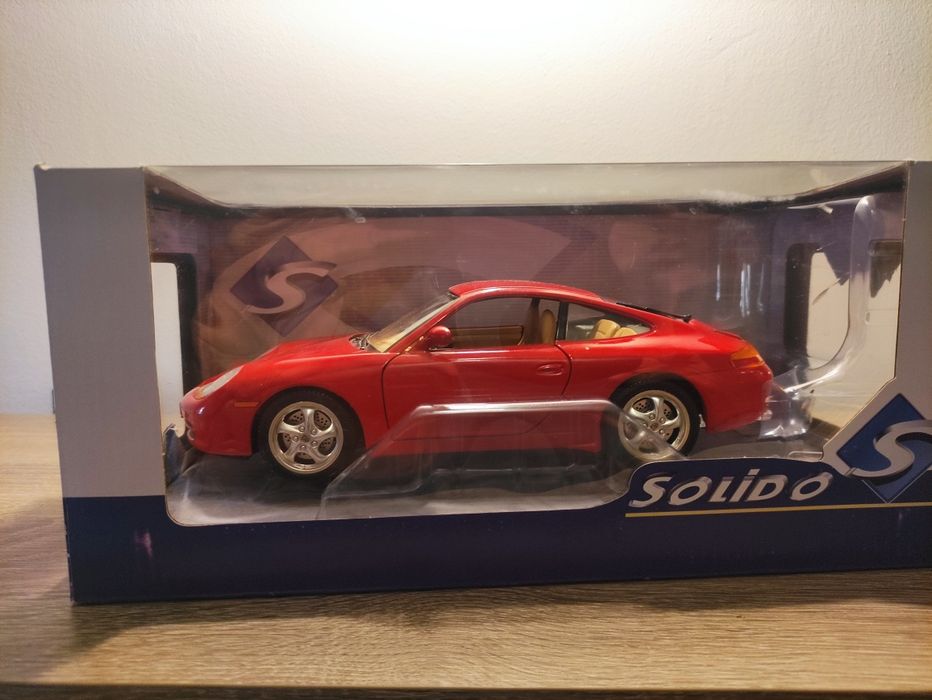 machete 1:18 ,Burago, Maisto