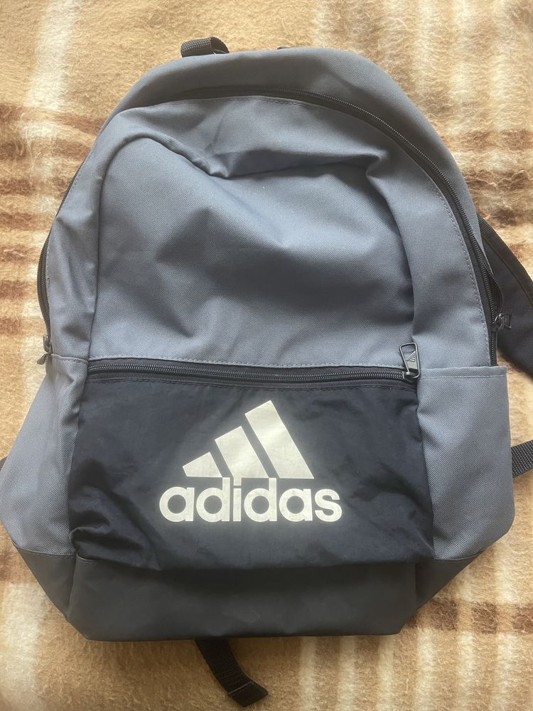 Чисто нова раница Adidas 23L