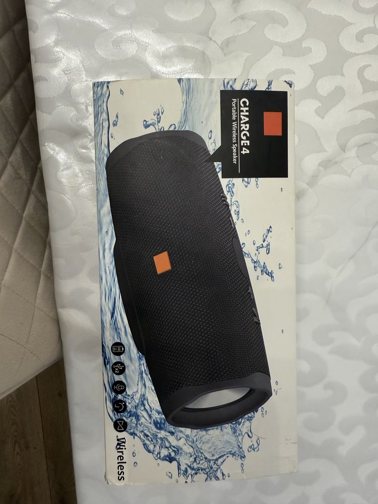 Портативную колонку JBL