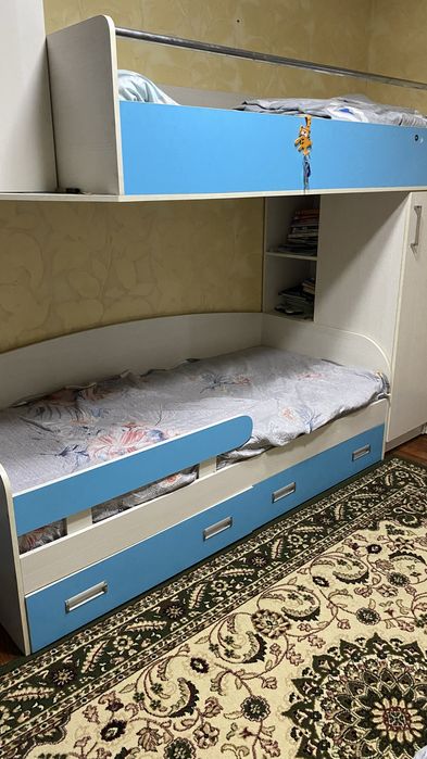Продаю двухярусную кровать в отличном состояний