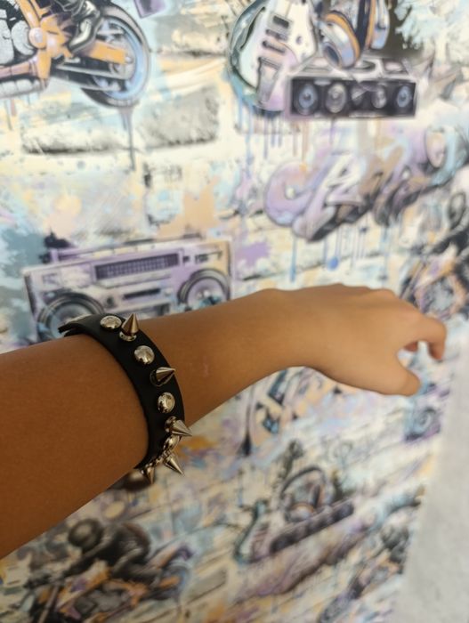 Браслет с шипами для панков
