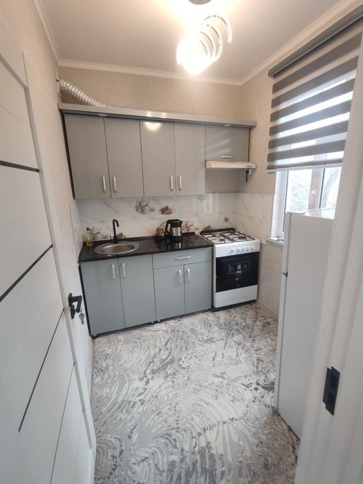 Продаётся 2 х комнатная квартира на 3 этаже .оринтир фархатский рынок.