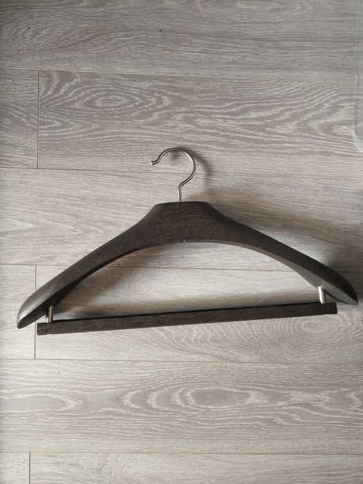 Umerașe lemn masiv 8 Poliform + 1 Hugo Boss