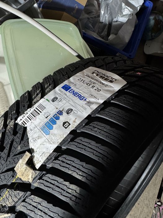 Vand anvelopa Nokian Snowproof 2 235 45 R20