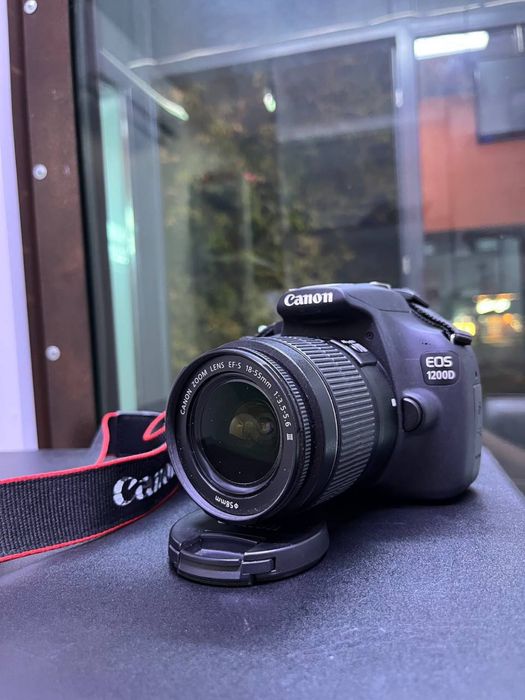 Камера Canon EOS 1200D