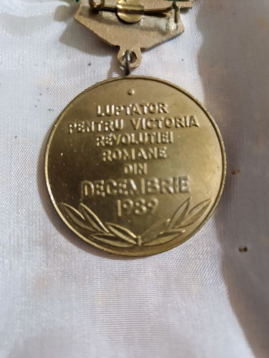 Insigna, medalie Luptator pt victoria Revolutiei din 1989.Poze reale!