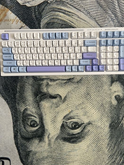 Продам клавиатуру