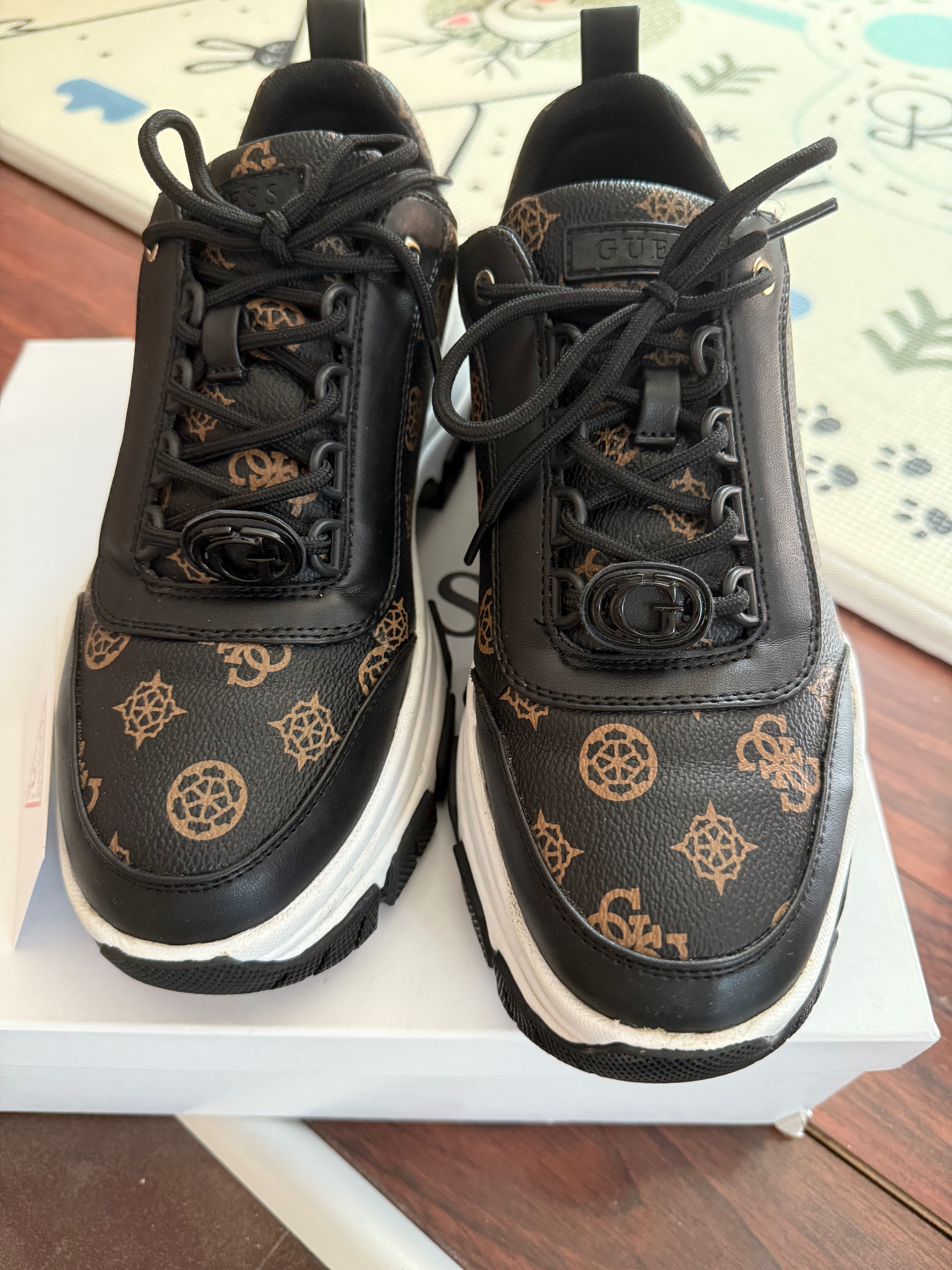 Дамски Guess 41 номер