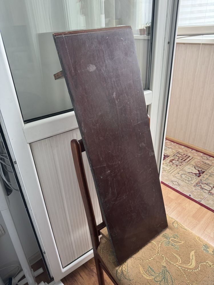Продам стол в идеальном состоянии, продаем из-за того что он большой