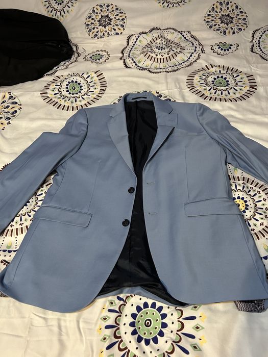 Vând costum eveniment