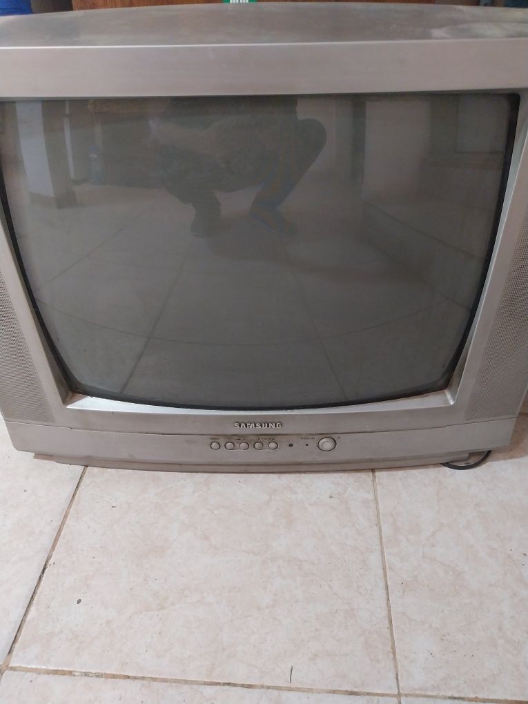 Телевизор Самсунг 21 инча