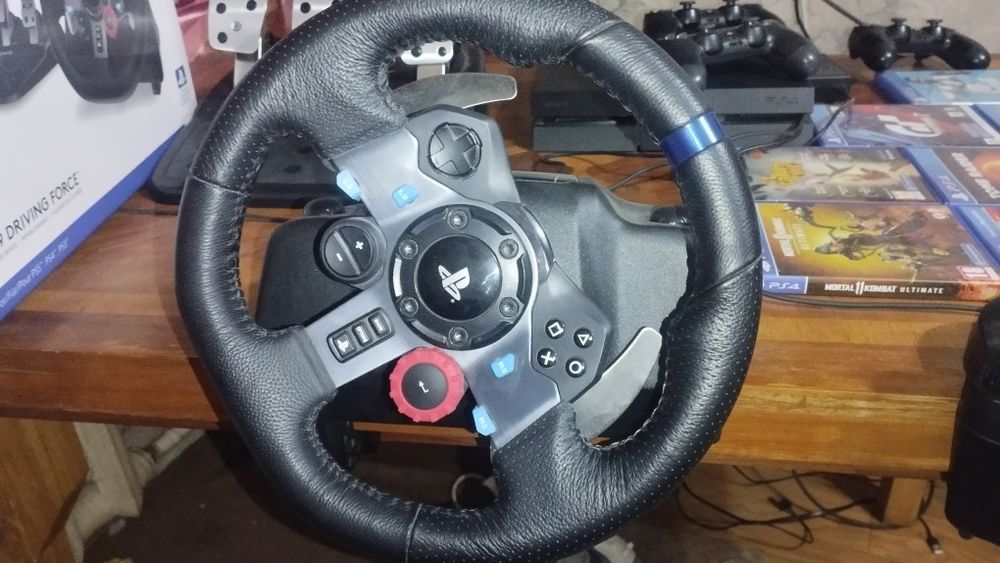Sony playstation 4 FAT, руль Logitech g29 driving force, 7 игр