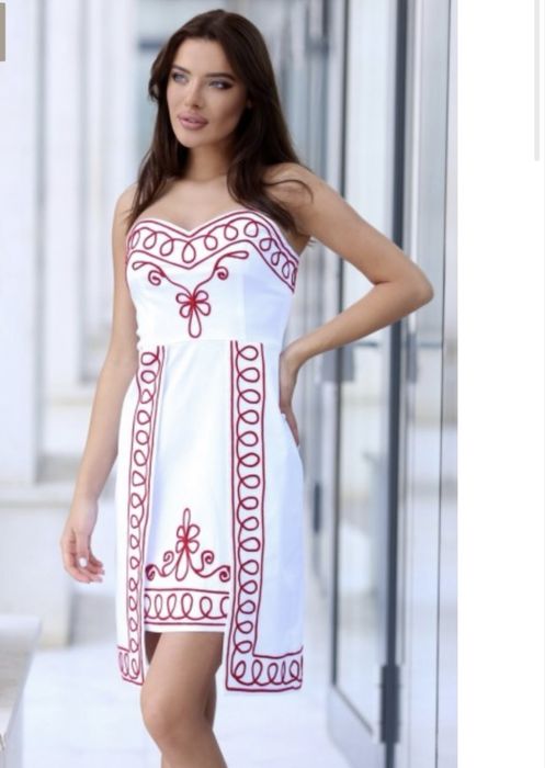 Дизайнерска рокля с народни мотиви