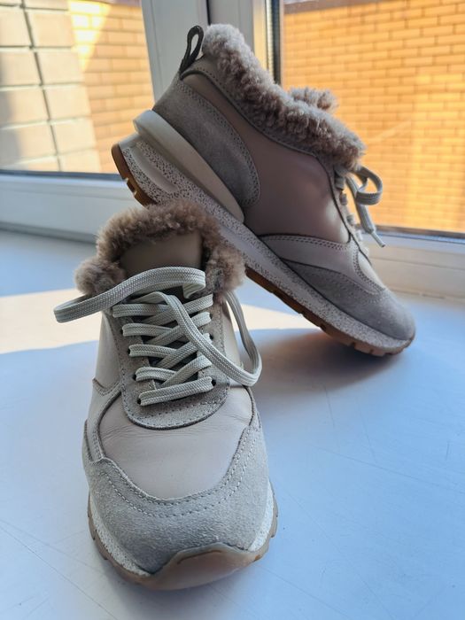 Продам кроссовки в хорошом состоянии резмер 39 зима