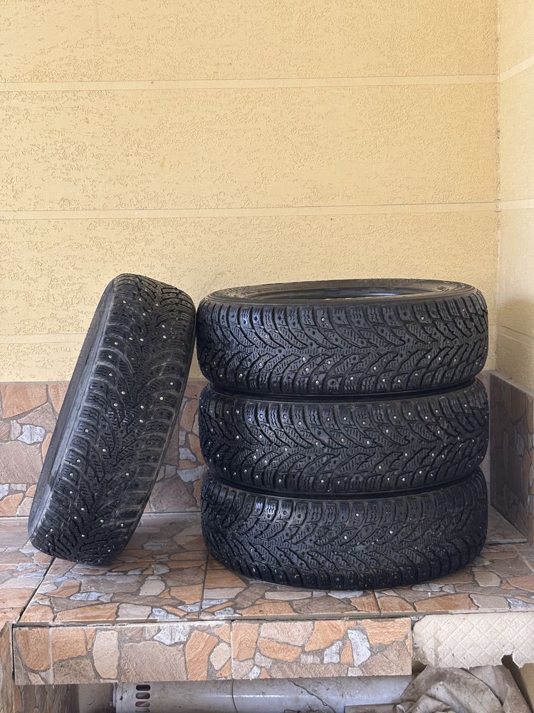 Зимние шины Nokian Hakkapeliitta 9 185/65 R15, шипованные,комплект 4шт