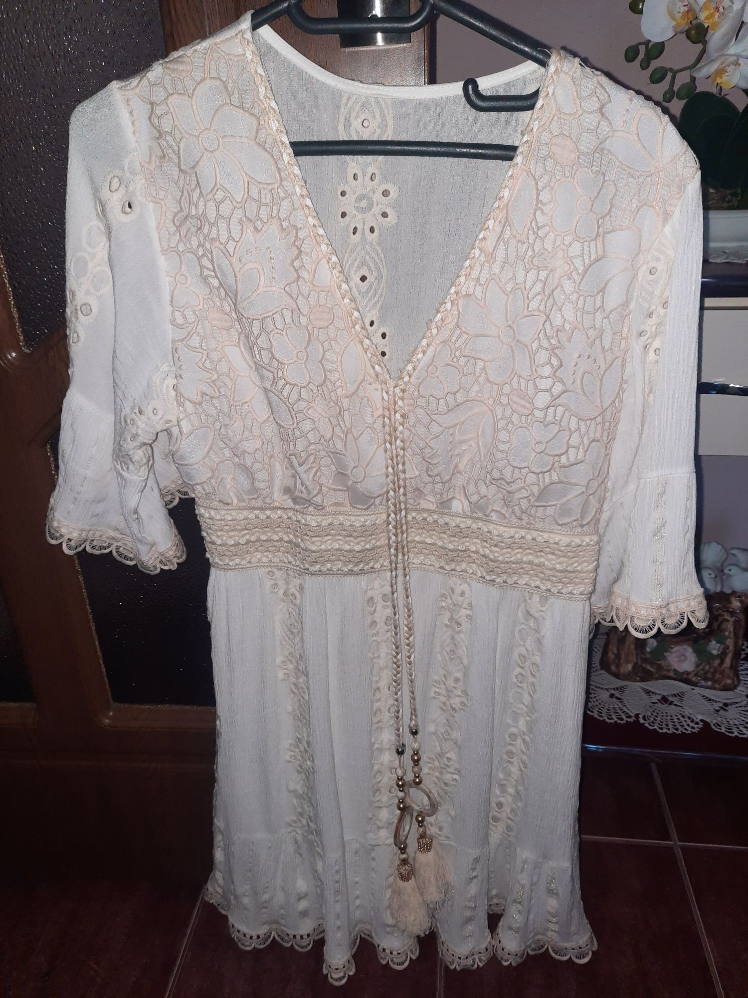 Rochie alba/ crem cu dantela