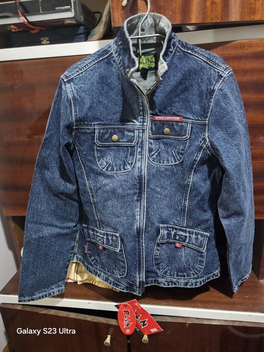 Женская джинсовая курточка с капюшоном