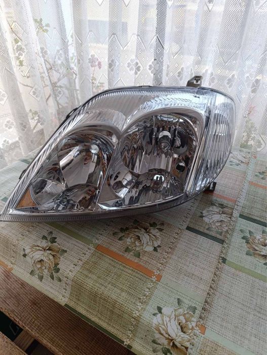 Ляв фар за Toyota Corolla