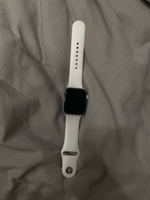 Продам apple watch 4 NIKE