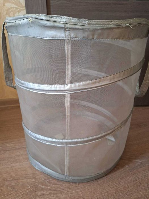 Контейнер для игрушек с кеглями детскими.