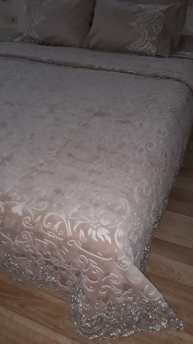 Луксозен спален комплект с френска дантела -  6 части