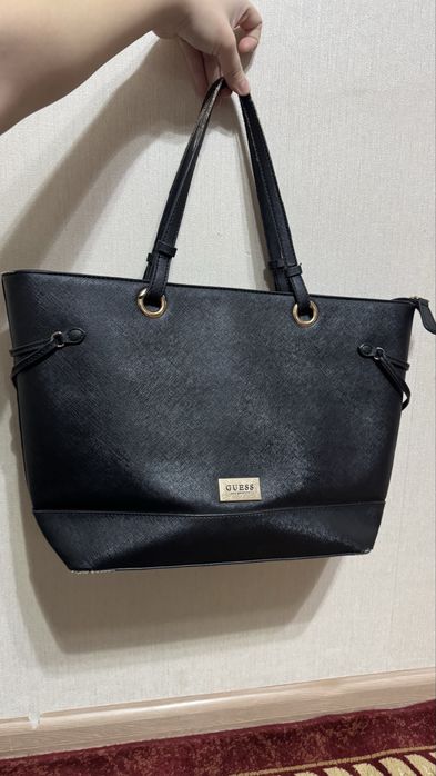 Сумка Guess в хорошем состояни