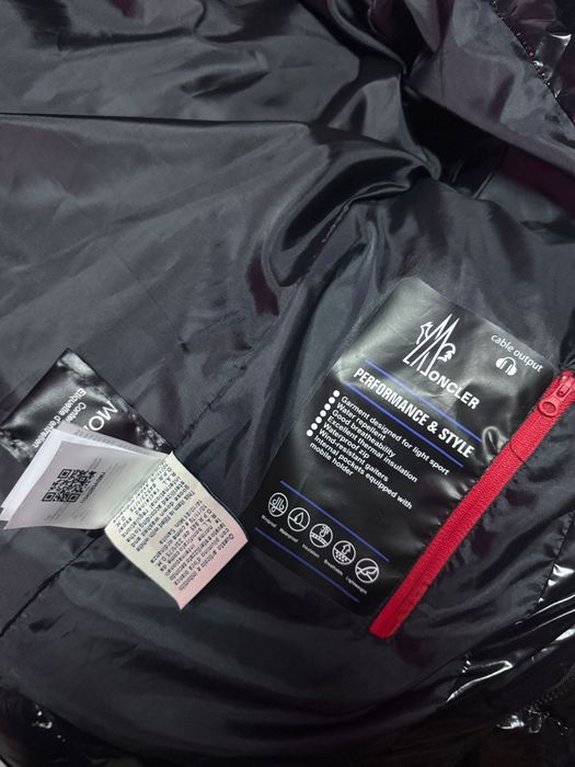 Geaca Lucioasa cod QR calitate premium