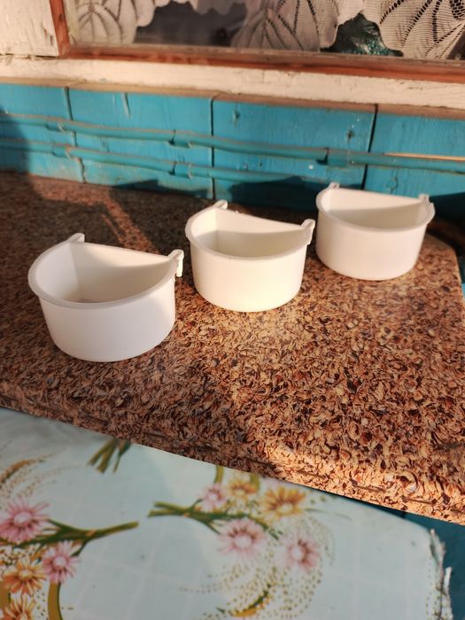 Продам новые кормушки для птиц