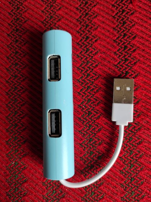 Adaptor cu 4 porturi de USB