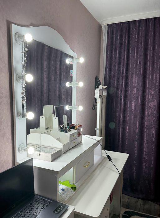 Продам зеркало с подсветкой