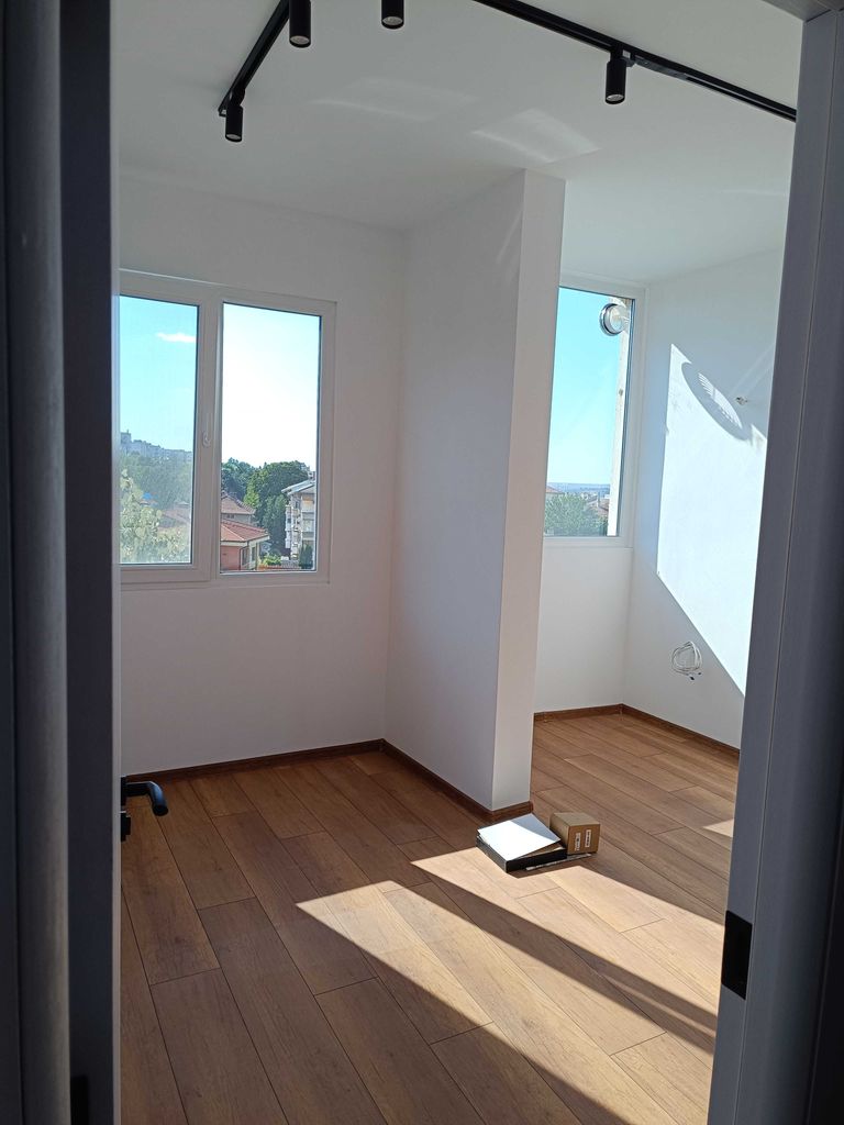 Продава се Двустаен апартамент в Плевен, 9-ти квартал - 60 кв.м за 1450 €/кв.м - Снимка #3