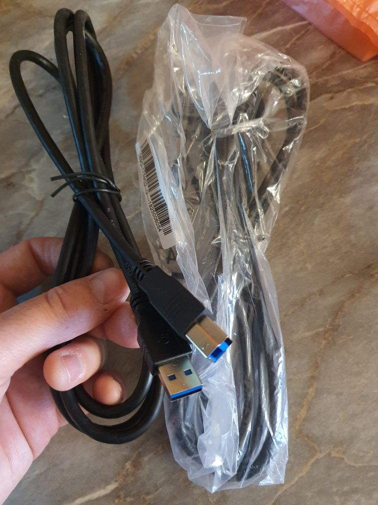 Кабели за монитор DVI, VGA, AUX, USB 3.0