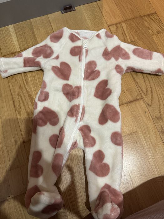 Продавам голяма чанта с детски дрехи