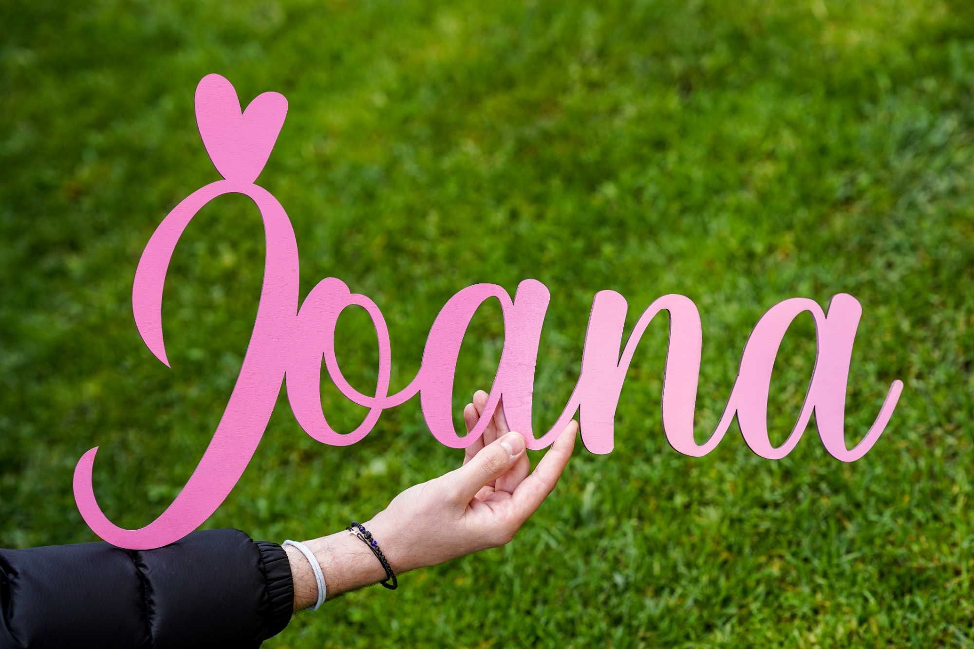 Nume personalizat din lemn