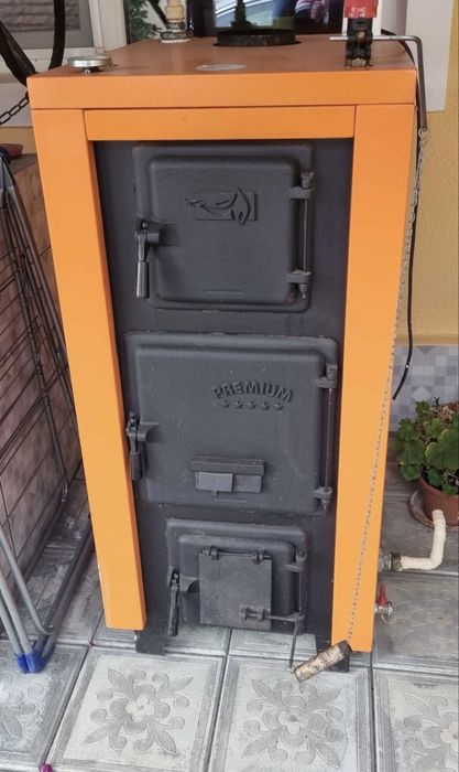 Cazan pe combustibil solid Magdolna 37KW, dotat cu termostat Watts.