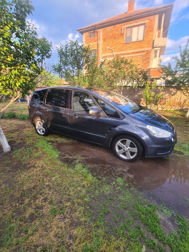 Продавам Форд C Maks