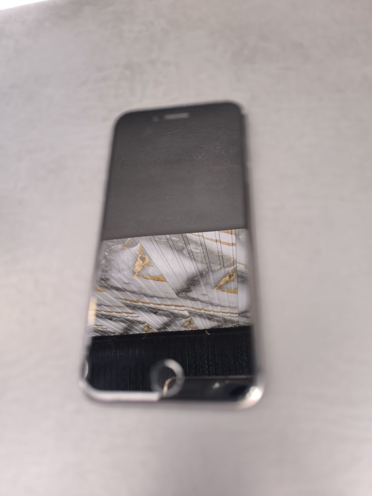 Iphone 8 ideal sasteyanda oben bor taklif aytib kuringla uzidan baland